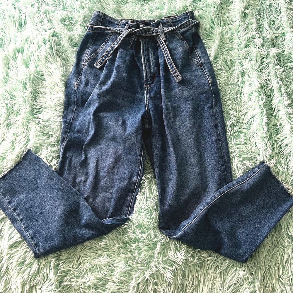 High Rise Mom Jean w/ cinch tie